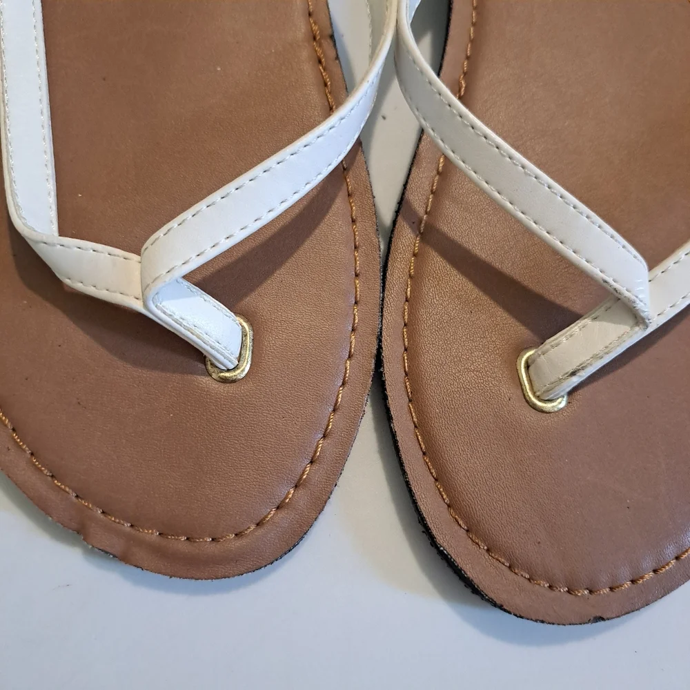 Curfew White Thong Sandals Size 9